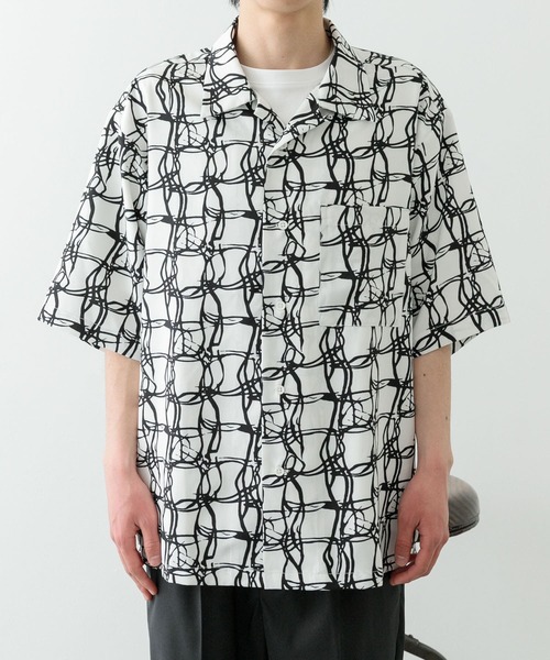 ITEMS URBANRESEARCH（アイテムズ アーバンリサーチ）の「ラインアートプリントオープンカラー半袖シャツ（シャツ/ブラウス・メンズ・ブラック/ベージュ/ホワイト・MEDIUM/LARGE）」の22枚目の写真