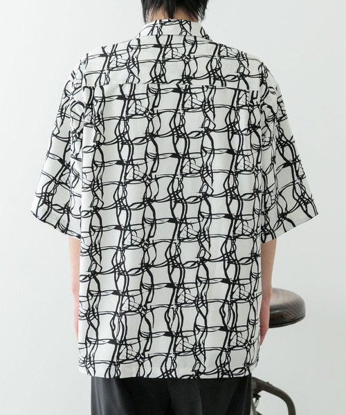 ITEMS URBANRESEARCH（アイテムズ アーバンリサーチ）の「ラインアートプリントオープンカラー半袖シャツ（シャツ/ブラウス・メンズ・ブラック/ベージュ/ホワイト・MEDIUM/LARGE）」の20枚目の写真