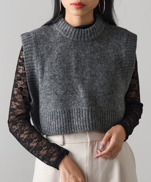MAGASIN DE MODE Onjna（マガジンデモードオンジェナ ）の「【MAGASIN DE MODE Onjna】バッグスリットニットベスト XNN（ベスト・レディース・チャコールグレー/グレー・FREE）」の2枚目の写真