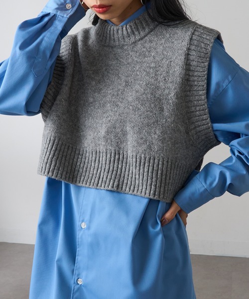 MAGASIN DE MODE Onjna（マガジンデモードオンジェナ ）の「【MAGASIN DE MODE Onjna】バッグスリットニットベスト XNN（ベスト・レディース・チャコールグレー/グレー・FREE）」の3枚目の写真