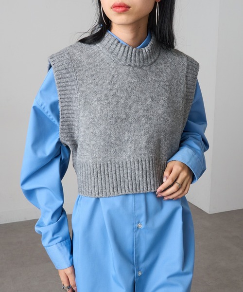 MAGASIN DE MODE Onjna（マガジンデモードオンジェナ ）の「【MAGASIN DE MODE Onjna】バッグスリットニットベスト XNN（ベスト・レディース・チャコールグレー/グレー・FREE）」の4枚目の写真