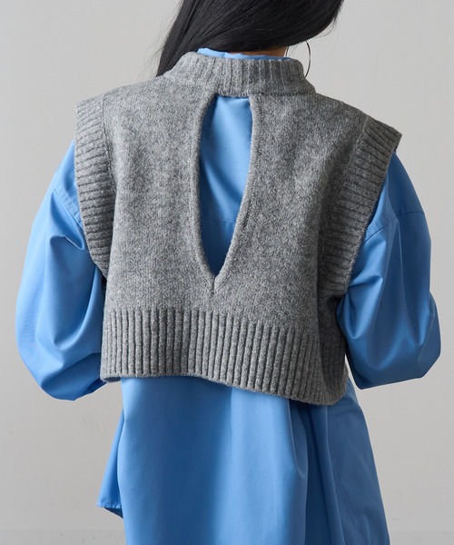 MAGASIN DE MODE Onjna（マガジンデモードオンジェナ ）の「【MAGASIN DE MODE Onjna】バッグスリットニットベスト XNN（ベスト・レディース・チャコールグレー/グレー・FREE）」の6枚目の写真