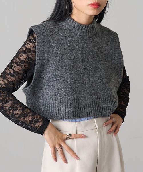 MAGASIN DE MODE Onjna（マガジンデモードオンジェナ ）の「【MAGASIN DE MODE Onjna】バッグスリットニットベスト XNN（ベスト・レディース・チャコールグレー/グレー・FREE）」の9枚目の写真