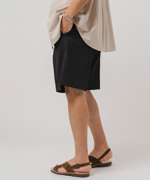 EDIFICE(エディフィス)の「シャンタン ベルテッド 2プリーツ ショーツ(その他パンツ・メンズ・ブラック/アイボリー/ブラウン・SMALL/MEDIUM/LARGE)」の9枚目の写真