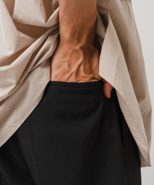 EDIFICE(エディフィス)の「シャンタン ベルテッド 2プリーツ ショーツ(その他パンツ・メンズ・ブラック/アイボリー/ブラウン・SMALL/MEDIUM/LARGE)」の13枚目の写真