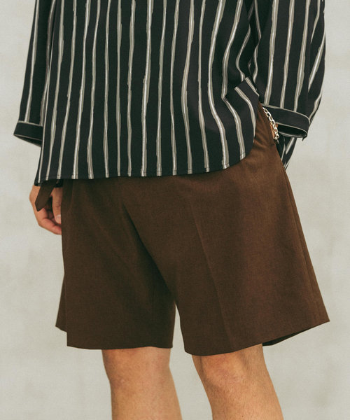 EDIFICE(エディフィス)の「シャンタン ベルテッド 2プリーツ ショーツ(その他パンツ・メンズ・ブラック/アイボリー/ブラウン・SMALL/MEDIUM/LARGE)」の19枚目の写真