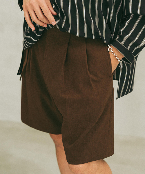 EDIFICE(エディフィス)の「シャンタン ベルテッド 2プリーツ ショーツ(その他パンツ・メンズ・ブラック/アイボリー/ブラウン・SMALL/MEDIUM/LARGE)」の21枚目の写真