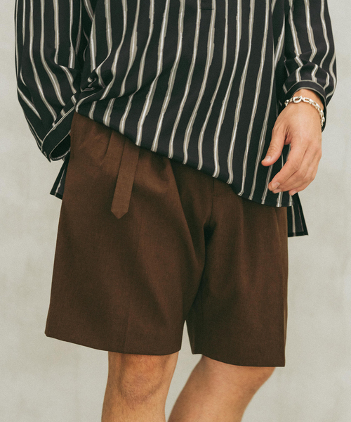 EDIFICE(エディフィス)の「シャンタン ベルテッド 2プリーツ ショーツ(その他パンツ・メンズ・ブラック/アイボリー/ブラウン・SMALL/MEDIUM/LARGE)」の22枚目の写真