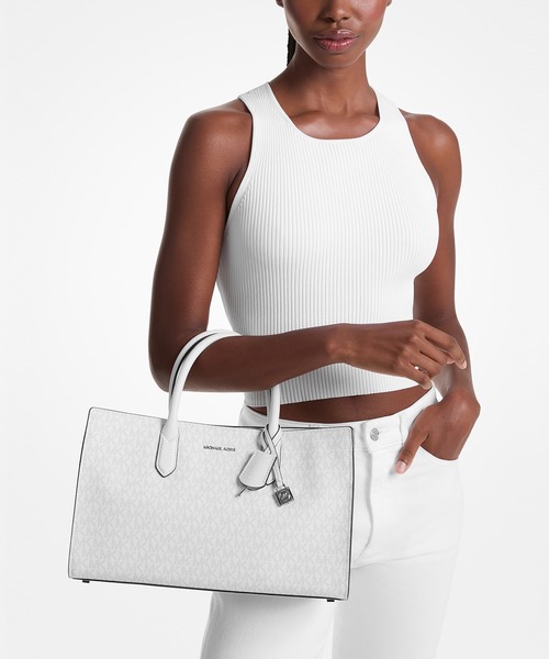 MICHAEL KORS(マイケルコース)の「SCARLETT サッチェル ミディアム - MKシグネチャー(ハンドバッグ・レディース・ホワイト系その他・FREE)」の2枚目の写真