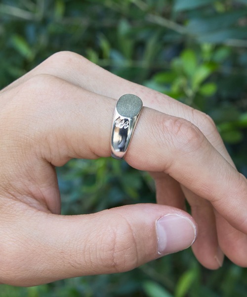 meltum(メルタム)の「SATIN SMALL SIGNET RING(リング・メンズ・シルバー・SMALL/MEDIUM/LARGE)」の8枚目の写真
