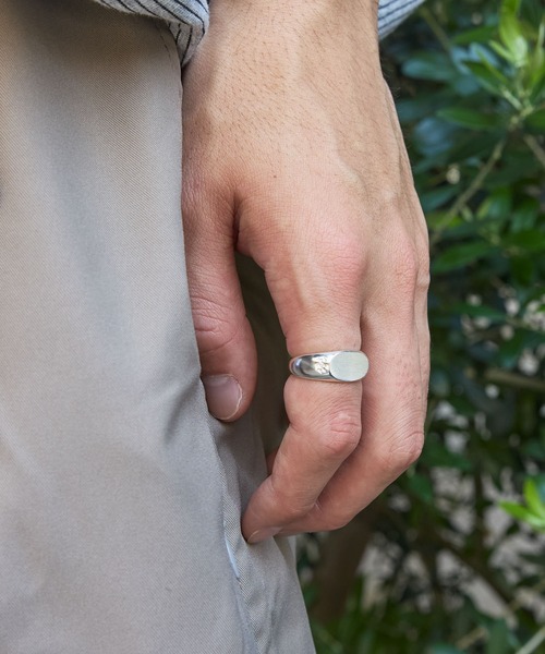 meltum(メルタム)の「SATIN SMALL SIGNET RING(リング・メンズ・シルバー・SMALL/MEDIUM/LARGE)」の9枚目の写真