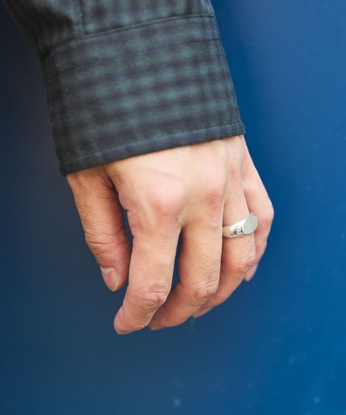 meltum(メルタム)の「SATIN SMALL SIGNET RING(リング・メンズ・シルバー・SMALL/MEDIUM/LARGE)」の10枚目の写真