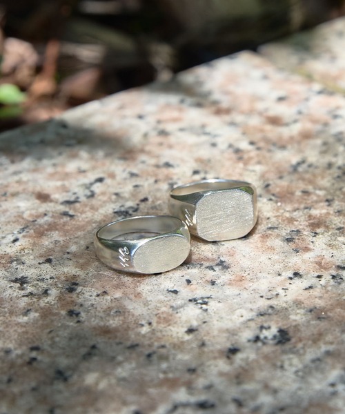 meltum(メルタム)の「SATIN SMALL SIGNET RING(リング・メンズ・シルバー・SMALL/MEDIUM/LARGE)」の13枚目の写真