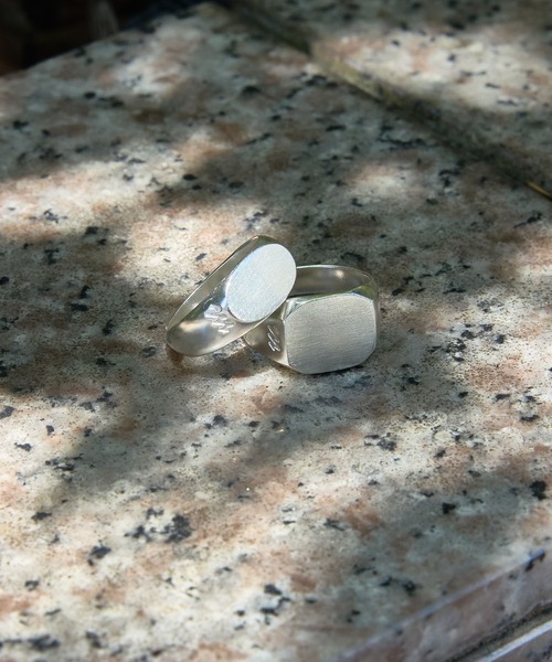 meltum(メルタム)の「SATIN SMALL SIGNET RING(リング・メンズ・シルバー・SMALL/MEDIUM/LARGE)」の14枚目の写真
