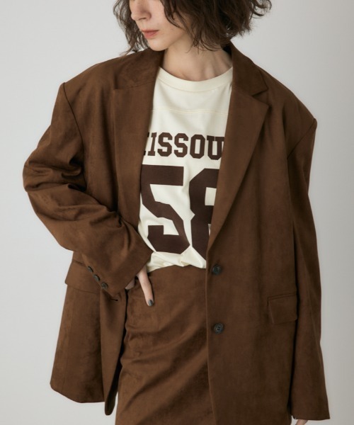 crie conforto(クリーコンフォルト)の「スエードライクバックポケットジャケット 冬服 / アウター / 羽織り(テーラードジャケット・レディース・キャメル/ブラック/カーキ・FREE)」の1枚目の写真