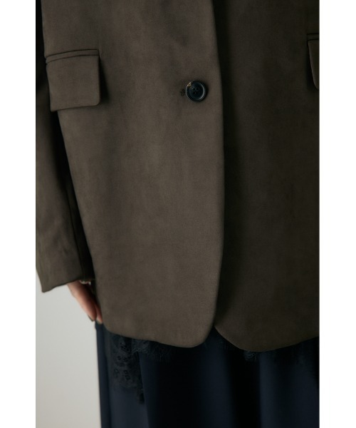 crie conforto(クリーコンフォルト)の「スエードライクバックポケットジャケット 冬服 / アウター / 羽織り(テーラードジャケット・レディース・キャメル/ブラック/カーキ・FREE)」の4枚目の写真
