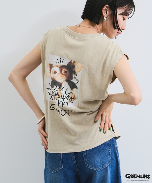 VIS(ビス)の「【グレムリン】VIS別注 ビンテージ風レタリング&フォトTシャツ(Tシャツ/カットソー・レディース・スミクロ/ベージュ・FREE)」の7枚目の写真
