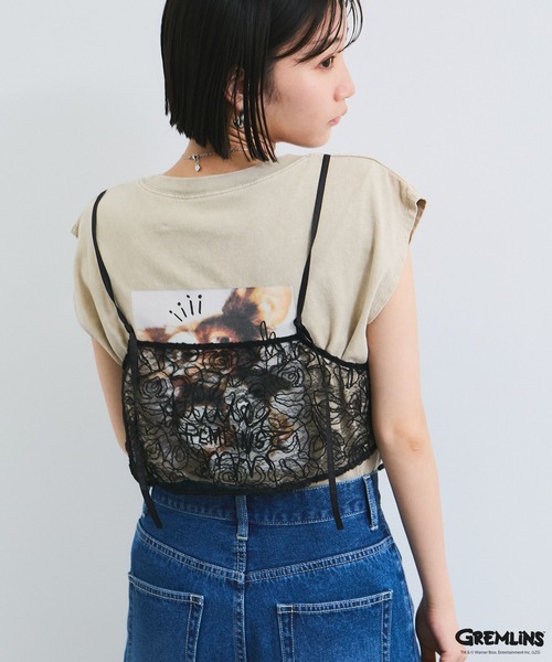 VIS(ビス)の「【グレムリン】VIS別注 ビンテージ風レタリング&フォトTシャツ(Tシャツ/カットソー・レディース・スミクロ/ベージュ・FREE)」の4枚目の写真