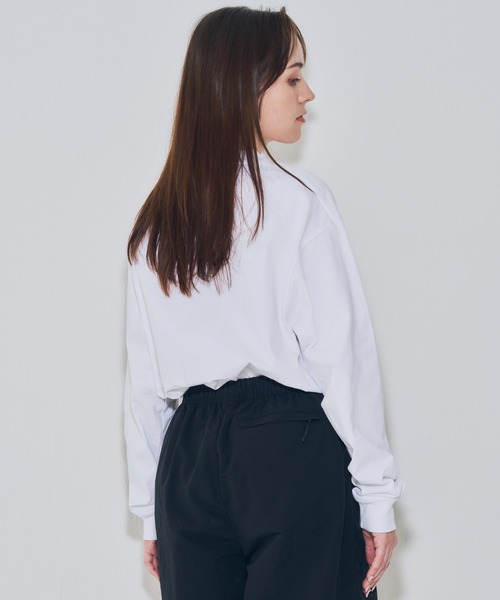 EMMA NOVEMBER (エマノーヴェンバー)の「Embroidery オープンエンド ロングスリーブ Tシャツ(Tシャツ/カットソー・メンズ・ホワイト×ホワイト/ブラック×ブラック・1/3/2)」の4枚目の写真