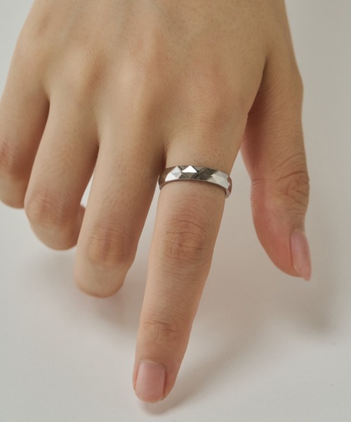 ciite' surgical stainless(シーテサージカルステンレス)の「【 金属アレルギー対応 】カットデザインリング サージカルステンレス(リング・レディース・ゴールド/シルバー・13号/11号/9号)」の17枚目の写真