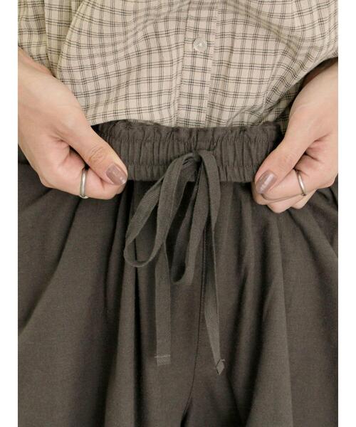 Samansa Mos2（サマンサ モスモス）の「【M/Lサイズ】裾切替ギャザーパンツ（その他パンツ・レディース・ベージュ/レッド/ブラック/チャコールグレー・M/L）」の7枚目の写真