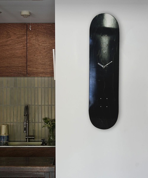 entre square（アントレスクエアー）の「bcl/スケートボードクロック（掛け時計・レディース・ナチュラル/ブラック・ONE SIZE）」の2枚目の写真