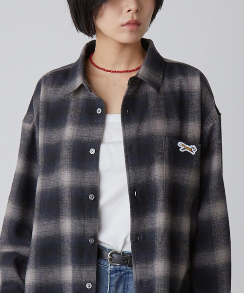 MONO-MART(モノマート)の「PENNEYS/ペニーズ 別注 THE FOX ロゴ ワンポイント刺繍 オンブレチェック/バッファローチェック オーバーサイズレギュラーカラーネルシャツ(シャツ/ブラウス・メンズ・ブラック/ネイビー系/ネイビー/ブラック系/ブラウン/ワインレッド・S/M/L)」の17枚目の写真