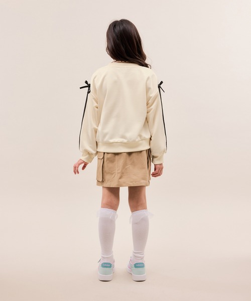 FILA（フィラ）の「【KIDS/キッズ】【FILA/フィラ別注】ラインストーンロゴ裏毛プルオーバー（スウェット・キッズ・サックスブルー/キナリ・150/140/130）」の4枚目の写真