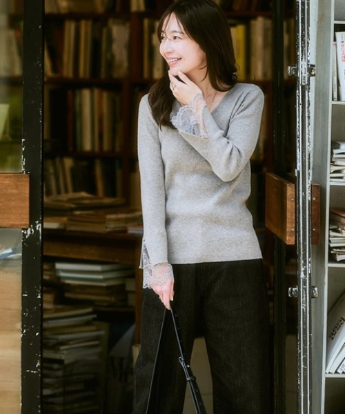 nissen（ニッセン）の「【ふんわりモチモチ素材】袖口レースVネックリブニット＜大きいサイズ有＞（ニット/セーター・レディース・モカ/ブラック/杢グレー/オフホワイト・S/M/L/LL）」の16枚目の写真