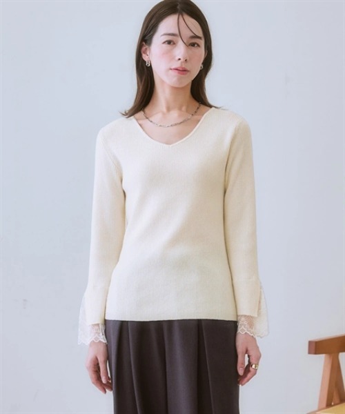 nissen（ニッセン）の「【ふんわりモチモチ素材】袖口レースVネックリブニット＜大きいサイズ有＞（ニット/セーター・レディース・モカ/ブラック/杢グレー/オフホワイト・S/M/L/LL）」の7枚目の写真
