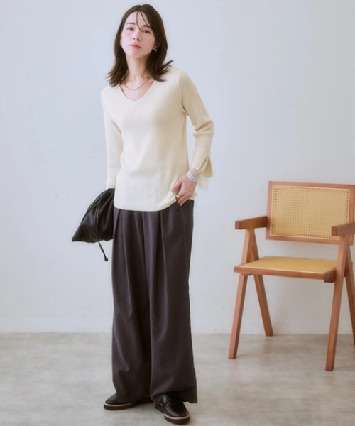 nissen（ニッセン）の「【ふんわりモチモチ素材】袖口レースVネックリブニット＜大きいサイズ有＞（ニット/セーター・レディース・モカ/ブラック/杢グレー/オフホワイト・S/M/L/LL）」の5枚目の写真