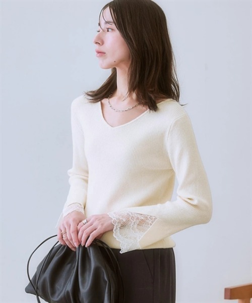 nissen（ニッセン）の「【ふんわりモチモチ素材】袖口レースVネックリブニット＜大きいサイズ有＞（ニット/セーター・レディース・モカ/ブラック/杢グレー/オフホワイト・S/M/L/LL）」の6枚目の写真