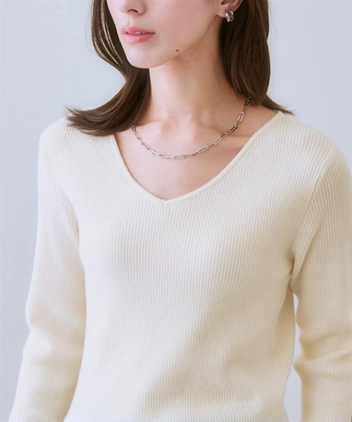 nissen（ニッセン）の「【ふんわりモチモチ素材】袖口レースVネックリブニット＜大きいサイズ有＞（ニット/セーター・レディース・モカ/ブラック/杢グレー/オフホワイト・S/M/L/LL）」の9枚目の写真