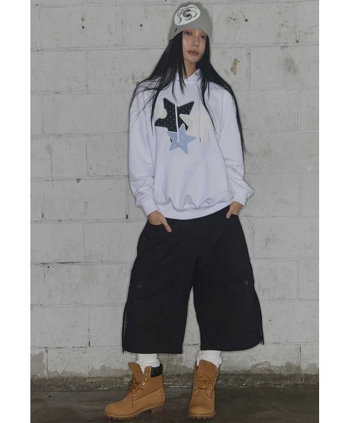 FANCY CLUB(ファンシークラブ)の「A'GEM/9 × .kom 『FANCY CLUB/ファンシークラブ』 MIX STAR ANGEL PATCH HOODIE/エンジェル パッチプルオーバーパーカー(パーカー・レディース・ブラック/ホワイト・FREE)」の4枚目の写真