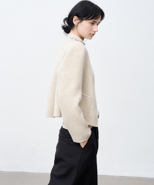 tageechita（タジチタ）の「【tageechita】クラシック ダブルフェースウール ショートコート（ノーカラーコート・レディース・ライトベージュ/グレー・S/M/L）」の8枚目の写真