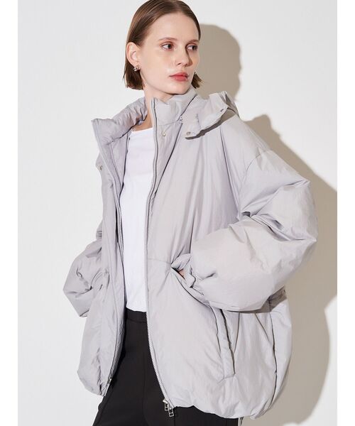 ELENDEEK(エレンディーク)の「オーバーフォルムダウンコート(ダウンジャケット/コート・レディース・ライトグレー/ブラック/アイボリー・FREE)」の4枚目の写真