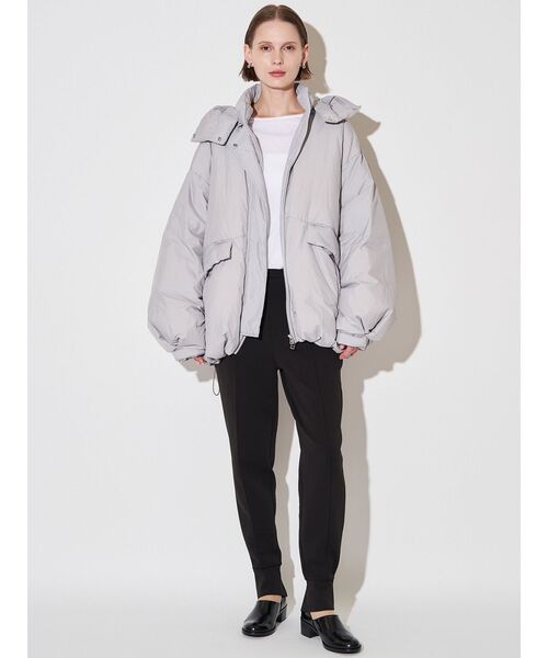 ELENDEEK(エレンディーク)の「オーバーフォルムダウンコート(ダウンジャケット/コート・レディース・ライトグレー/ブラック/アイボリー・FREE)」の9枚目の写真