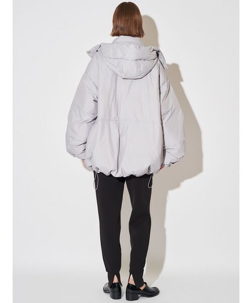 ELENDEEK(エレンディーク)の「オーバーフォルムダウンコート(ダウンジャケット/コート・レディース・ライトグレー/ブラック/アイボリー・FREE)」の11枚目の写真