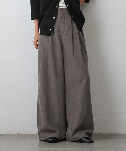 COLONY 2139（コロニートゥーワンスリーナイン）の「ピーチ起毛2タックワイドパンツ（その他パンツ・レディース・ブラウン/グレー/ブラック・SMALL/MEDIUM）」の2枚目の写真