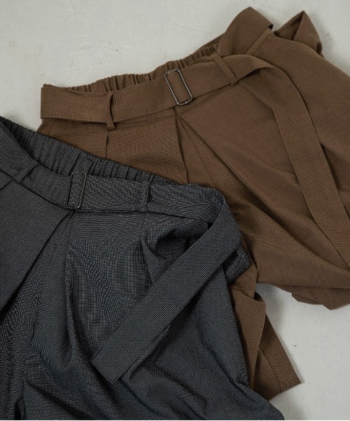 lawgy(ラウジー)の「belt set center tuck check pants / ベルトセットセンタータックチェックパンツ(その他パンツ・レディース・ブラック/キャメル・FREE)」の5枚目の写真