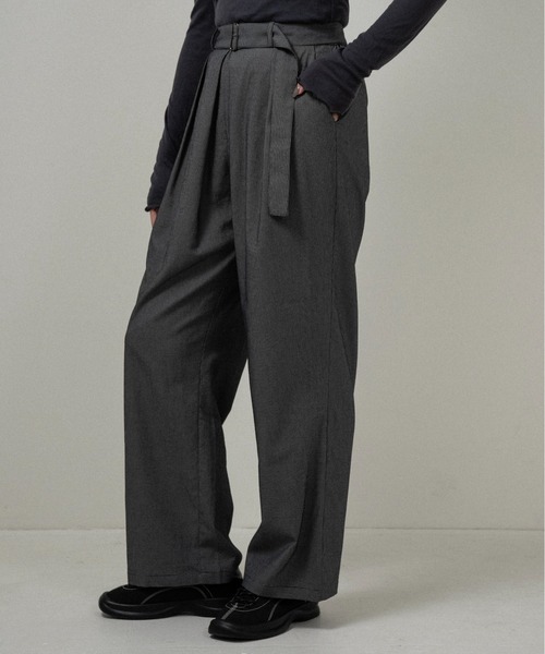 lawgy(ラウジー)の「belt set center tuck check pants / ベルトセットセンタータックチェックパンツ(その他パンツ・レディース・ブラック/キャメル・FREE)」の7枚目の写真