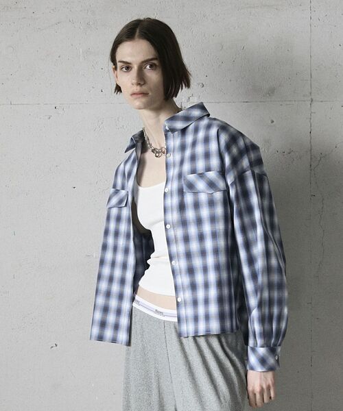 GARAGE OF GOOD CLOTHING（ガレージオブグッドクロージング）の「オンブレチェックショート丈シャツ（シャツ/ブラウス・レディース・ベージュ/ブルー・FREE）」の9枚目の写真