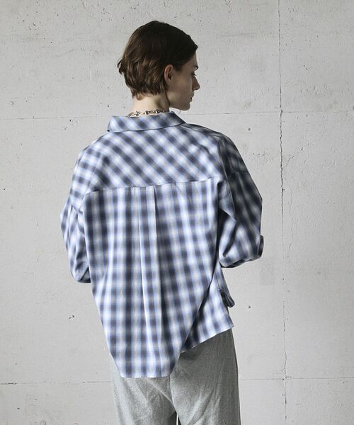 GARAGE OF GOOD CLOTHING（ガレージオブグッドクロージング）の「オンブレチェックショート丈シャツ（シャツ/ブラウス・レディース・ベージュ/ブルー・FREE）」の11枚目の写真