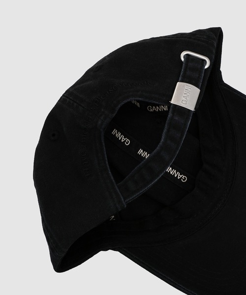 GANNI（ガニー）の「Washed Cotton Canvas Puppy Cap（キャップ・レディース・ブラック・ONESIZE）」の6枚目の写真