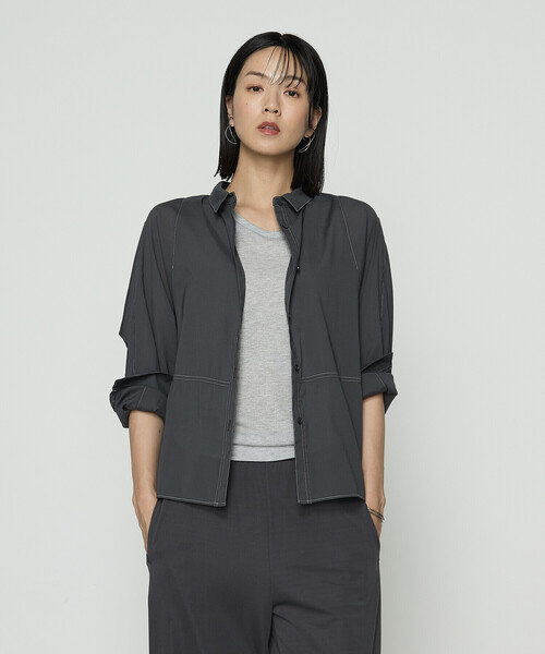 Gabardine K.T(ギャバジンケーティー)の「ドライオーガンジー ステッチワークドルマンシャツ(シャツ/ブラウス・レディース・ブラック/オフホワイト/グレー・9号)」の3枚目の写真