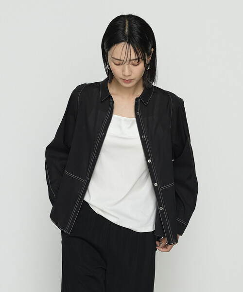 Gabardine K.T(ギャバジンケーティー)の「ドライオーガンジー ステッチワークドルマンシャツ(シャツ/ブラウス・レディース・ブラック/オフホワイト/グレー・9号)」の1枚目の写真