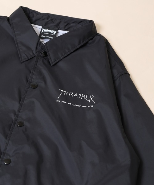THRASHER（スラッシャー）の「THRASHER MAG LOGO COACH JACKET JKT マグロゴ フロント/バックプリント ナイロンコーチジャケット（ナイロンジャケット・メンズ・レッド系/ブラック/ネイビー系/グリーン/バーガンディー/グリーン系/ブラック系/ネイビー・M/L/XL）」の3枚目の写真