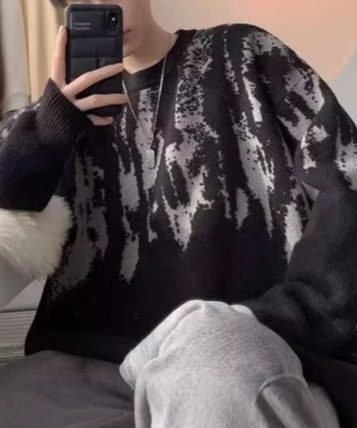 SHEPP(シープ)の「【UNISEX】配色タイダイ柄ビッグシルエットニット オーバーサイズ(ニット/セーター・メンズ・ホワイト/ブラウン/ブラック・M/L)」の2枚目の写真