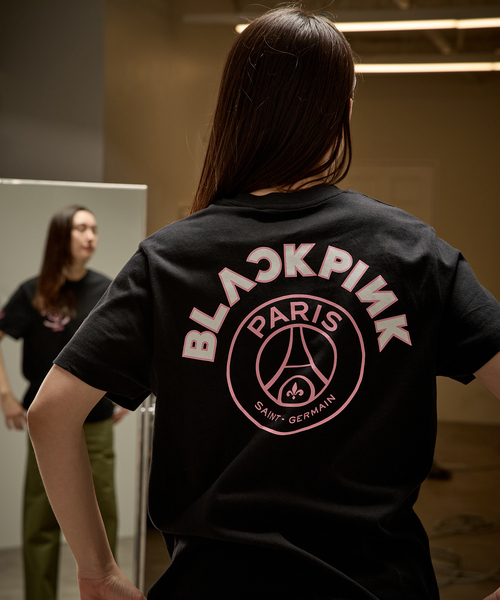 PARIS SAINT-GERMAIN(パリサンジェルマン)の「【BlackpinkxPSG】Elevated Graphic TEE ST171- BLKPSG- BPP(Tシャツ/カットソー・メンズ・ブラック・X-LARGE/XX-LARGE/X-SMALL/SMALL/MEDIUM/LARGE)」の7枚目の写真