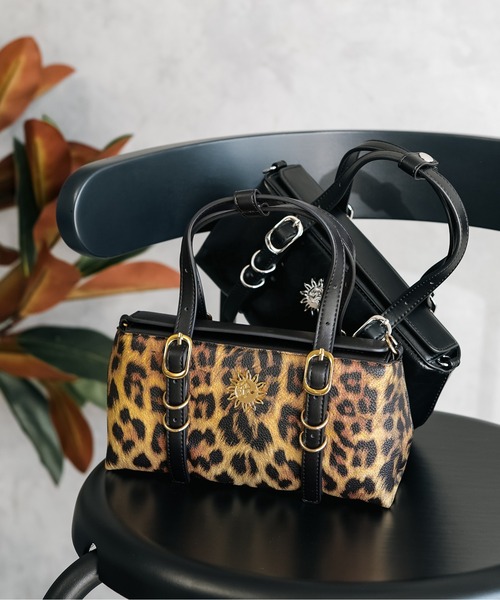 EVRIS（エヴリス）の「【EVRIS / エヴリス】 SUNNY　Wベルトミニハンドバッグ（ハンドバッグ・レディース・ブラック/ダークブラウン/レオパード/ゼブラ・FREE）」の3枚目の写真